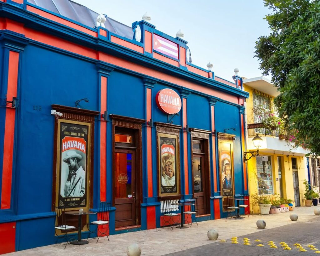 📍-Estamos-en-el-corazon-de-la-Zona-Colonial-🌴✨Encuentranos-en-la-calle-Arzobispo-Merino-115--1024x818 ¿Plan con las chicas? Estos lugares tienen lo que necesitas