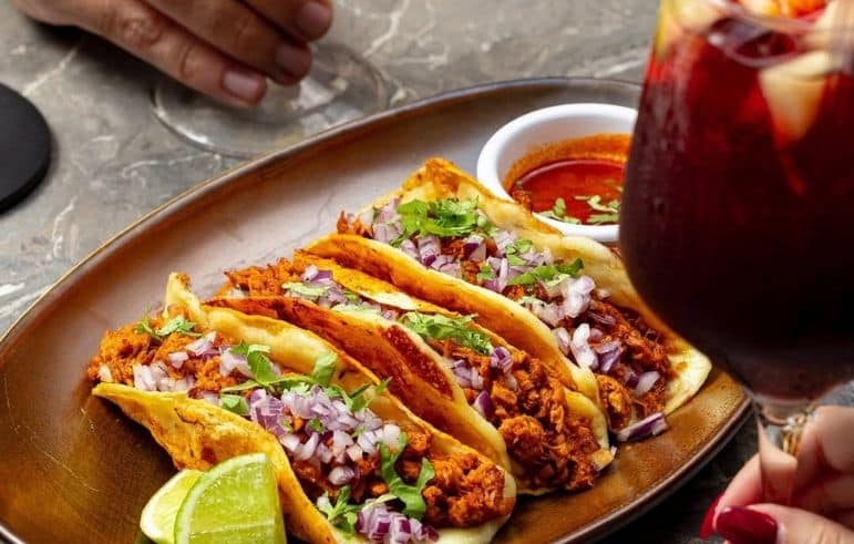 Selva-SDQ-–-Cocteles-que-enamoran Bares románticos (pero cool) para San Valentín en Santo Domingo