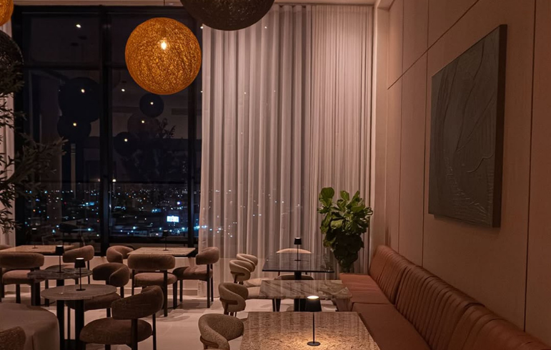 Atmosfera-SDQ-–-City-Suites Rooftops en Santo Domingo: Terrazas para ver la ciudad desde arriba