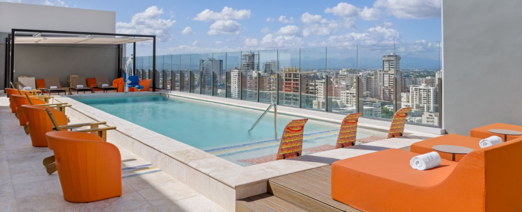 Aloft-1024x417 Guía para sobrevivir al calor de Santo Domingo: cafés, helados, piscinas y planes bajo techo